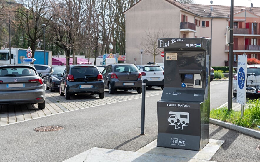 Aire de service pour campings-cars