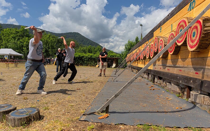Championnat mondial UKAT - lancer de couteaux et de haches